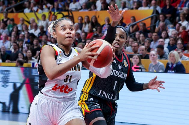 Maxuella Lisowa Mbaka (Belgium) und Alexis Peterson (Germany) battle for the ball during the FIBA Women s Basketball World Cup Germany 2026 Quarter-Final match between Belgium and Germany at Berlin Arena on September 10, 2026 in Berlin, Germany. (Photo by Marco Steinbrenner DeFodi Images) -