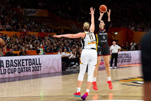 Luisa Geiselsoder (Deutschland, 15) beim Wurf, Emma Meesseman (Belgien, 11), GER, Belgien vs. Deutschland, Basketball, FIBA Women s World Cup 2026, Viertelfinale, 10.09.2026 GER, Belgien vs. Deutschland, Basketball, FIBA Women s World Cup 2026, Viertelfinale, 10.09.2026 Berlin Copyright: xEibner-Pressefoto MaxxVincenx EP_MVN