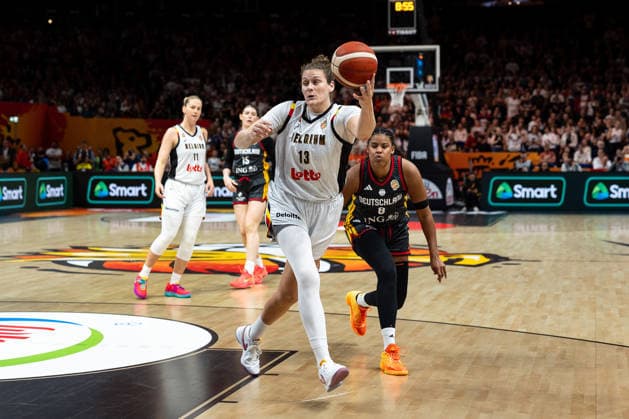 Kyara Linskens (Belgien, 13) am Ball vor Nyara Sabally (Deutschland, 08), GER, Belgien vs. Deutschland, Basketball, FIBA Women s World Cup 2026, Viertelfinale, 10.09.2026 GER, Belgien vs. Deutschland, Basketball, FIBA Women s World Cup 2026, Viertelfinale, 10.09.2026 Berlin Copyright: xEibner-Pressefoto MaxxVincenx EP_MVN