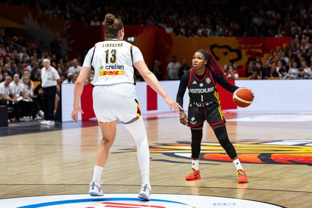 Alexis Peterson (Deutschland, 01) am Ball, Leonie Fiebich (Deutschland, 13), GER, Belgien vs. Deutschland, Basketball, FIBA Women s World Cup 2026, Viertelfinale, 10.09.2026 GER, Belgien vs. Deutschland, Basketball, FIBA Women s World Cup 2026, Viertelfinale, 10.09.2026 Berlin Copyright: xEibner-Pressefoto MaxxVincenx EP_MVN
