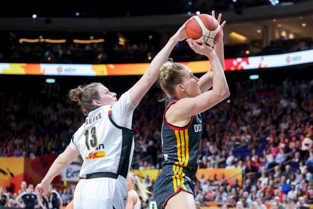Kyara Linskens (Belgium) und Leonie Fiebich (Germany) battle for the ball during the FIBA Women s Basketball World Cup Germany 2026 Quarter-Final match between Belgium and Germany at Berlin Arena on September 10, 2026 in Berlin, Germany. (Photo by Marco Steinbrenner DeFodi Images) -