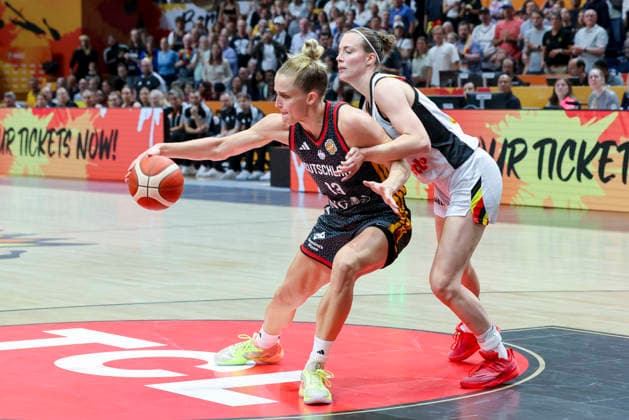 Leonie Fiebich (Germany) und Antonia Delaere (Belgium) battle for the ball during the FIBA Women s Basketball World Cup Germany 2026 Quarter-Final match between Belgium and Germany at Berlin Arena on September 10, 2026 in Berlin, Germany. (Photo by Marco Steinbrenner DeFodi Images) -