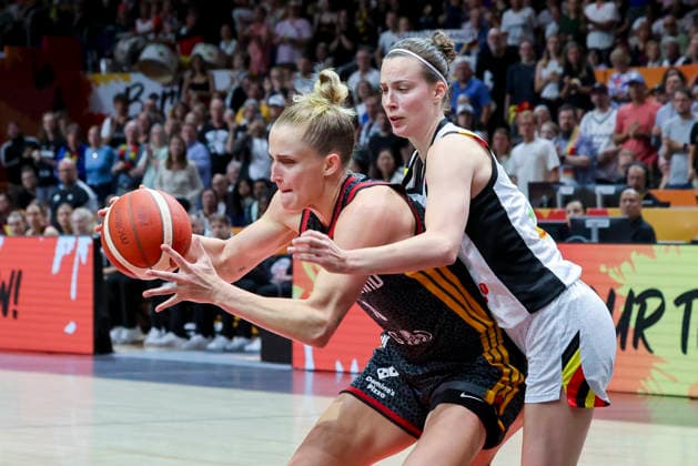 Leonie Fiebich (Germany) und Antonia Delaere (Belgium) battle for the ball during the FIBA Women s Basketball World Cup Germany 2026 Quarter-Final match between Belgium and Germany at Berlin Arena on September 10, 2026 in Berlin, Germany. (Photo by Marco Steinbrenner DeFodi Images) -