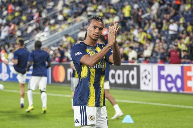 Fenerbahce v AS Roma - UEFA Champions League ISTANBUL, TURKIYE - SEPTEMBER 10: Nathan Ake (15) of Fenerbahce greets fans ahead of the UEFA Champions League match between Fenerbahce and AS Roma at Chobani Stadium in Istanbul, Turkiye on September 10, 2026. Agit Erdi Ulukaya Anadolu Istanbul Turkey. Editorial use only. Please get in touch for any other usage.  Copyright: x2026xAnadoluxAgitxErdixUlukayax