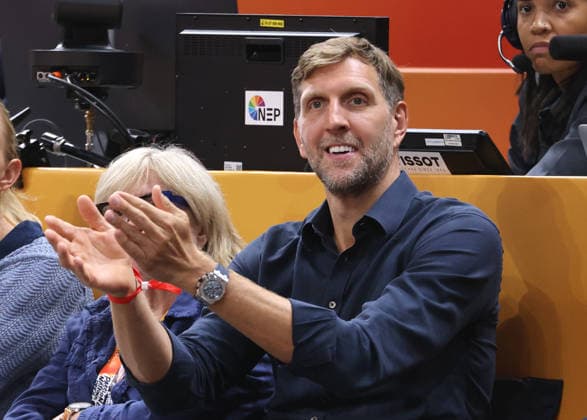 Dirk Nowitzki applaudiert begeistert Aktion Oberkörper Basketball FIBA World Cup Weltmeisterschaft Frauen WM Saison 2026 2027 10.09.2026 Belgien BEL vs DBB Deutschland GER