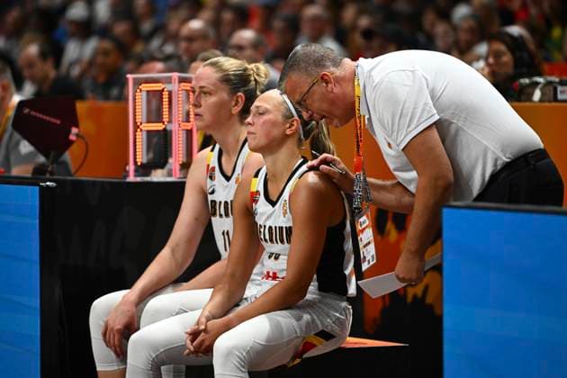Belgium v Germany - FIBA Women s Basketball World Cup 2026 Quarter-Final BERLIN, GERMANY - SEPTEMBER 10 : Allemand Julie point guard of Belgium and Meesseman Emma power forward of Belgium look dejected during the FIBA Women s Basketball World Cup quarter final match between Belgium and Germany in Berlin on September 10, 2026 in Berlin, Germany, 10 09 2026 Berlin Germany  Copyright: xVincentxKalutx