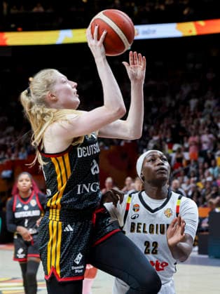 Frieda Buhner (Germany) controls the ball during the FIBA Women s Basketball World Cup Germany 2026 Quarter-Final match between Belgium and Germany at Berlin Arena on September 10, 2026 in Berlin, Germany. (Photo by Marco Steinbrenner DeFodi Images) -
