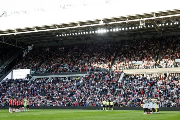 EINDHOVEN - A minute of silence in memory of the victims of the disaster in Nepal during the UEFA Champions League match between PSV Eindhoven and Shakhtar Donetsk at the Philips Stadium on September 10, 2026, in Eindhoven, the Netherlands. MAURICE VAN STEEN ANP xVIxANPxSportx xxANPxIVx 567913444 originalFilename: 567913444.jpg
