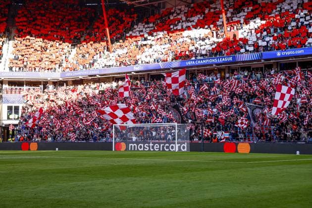 EINDHOVEN - PSV Eindhoven supporters wave flags for the UEFA Champions League match between PSV Eindhoven and Shakhtar Donetsk at the Philips Stadium on September 10, 2026 in Eindhoven, the Netherlands. MARCEL TER BALS ANP UEFA Champions League 2026 27 xVIxANPxSportx xMarcelxterxBalsxIVx 567914320 originalFilename: 567914320.jpg