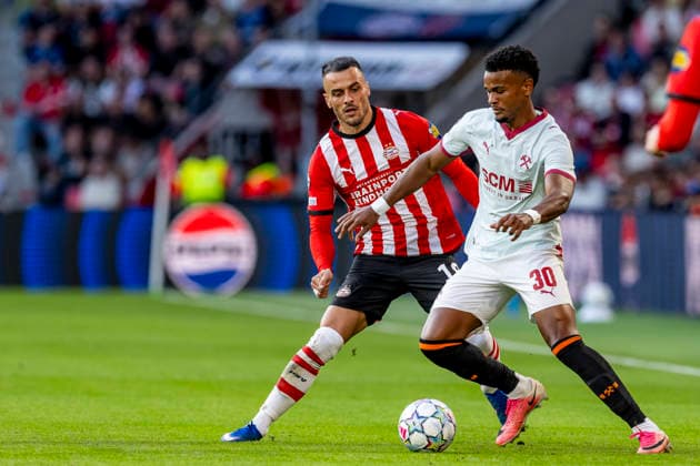 EINDHOVEN - (l-r) PSV Eindhoven defender Filip Kostic and Shakhtar Donetsk midfielder Alisson Santana during the UEFA Champions League match between PSV and Shakhtar Donetsk at Philips Stadion on 10 September 2026 in Eindhoven, Nederland. (Photo by DeFodi Images) -