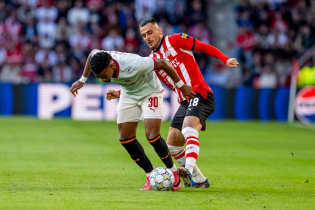 EINDHOVEN - (l-r) PSV Eindhoven defender Filip Kostic and Shakhtar Donetsk midfielder Alisson Santana during the UEFA Champions League match between PSV and Shakhtar Donetsk at Philips Stadion on 10 September 2026 in Eindhoven, Nederland. (Photo by DeFodi Images) -