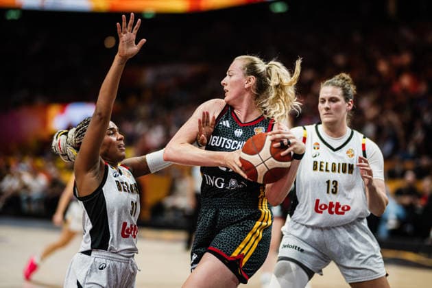 FIBA Women™s Basketball World Cup 2026: Belgien vs. Deutschland, 10.09.2026 Marie Gülich (Deutschland, 21)gegen Maxuella Lisowa Mbaka (Belgien, 31) und Kyara Linskens (Belgien, 13); Basketball, FIBA Women™s Basketball World Cup 2026, Final Phase, Viertelfinale: Belgien vs. Deutschland am 10.09.2026 in der Uber Arena, Berlin Copyright: xBEAUTIFULxSPORTS Tonhäuserx