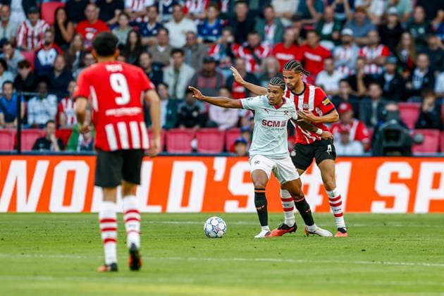 EINDHOVEN , 10-09-2026 , Philips stadium, season 2026 2027 , UEFA Champions League football , match between PSV and Shakhtar Donetsk, picture shows Shakhtar Donetsk player Kaua Elias and PSV player Armando Obispo PSV - Shakhtar Donetsk  x206824973x Copyright: