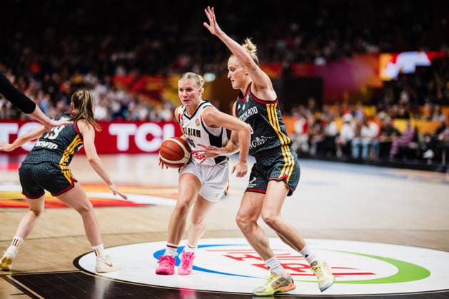 FIBA Women™s Basketball World Cup 2026: Belgien vs. Deutschland, 10.09.2026 Julie Vanloo (Belgien, 35), Leonie Fiebich (Deutschland, 13); Basketball, FIBA Women™s Basketball World Cup 2026, Final Phase, Viertelfinale: Belgien vs. Deutschland am 10.09.2026 in der Uber Arena, Berlin Copyright: xBEAUTIFULxSPORTS Tonhäuserx