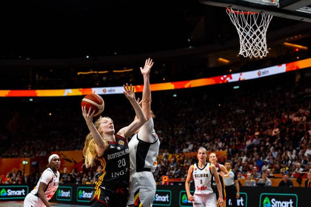 Frieda Buehner (Deutschland, 20) beim Wurf, Kyara Linskens (Belgien, 13), GER, Belgien vs. Deutschland, Basketball, FIBA Women s World Cup 2026, Viertelfinale, 10.09.2026 GER, Belgien vs. Deutschland, Basketball, FIBA Women s World Cup 2026, Viertelfinale, 10.09.2026 Berlin Copyright: xEibner-Pressefoto MaxxVincenx EP_MVN