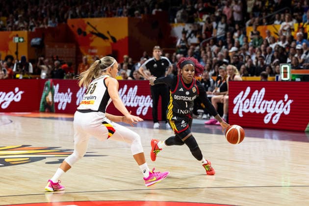 Alexis Peterson (Deutschland, 01) im Dribbling, Julie Allemand (Belgien, 55), GER, Belgien vs. Deutschland, Basketball, FIBA Women s World Cup 2026, Viertelfinale, 10.09.2026 GER, Belgien vs. Deutschland, Basketball, FIBA Women s World Cup 2026, Viertelfinale, 10.09.2026 Berlin Copyright: xEibner-Pressefoto MaxxVincenx EP_MVN