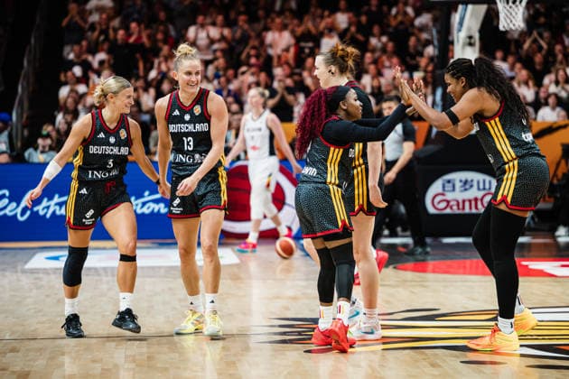 FIBA Women™s Basketball World Cup 2026: Belgien vs. Deutschland, 10.09.2026 JUBEL, jubeln Alexis Peterson (Deutschland, 1), Alexandra Wilke (Deutschland, 3) macht einen Dreier, alle jubeln, Leonie Fiebich (Deutschland, 13), Lina Sontag (Deutschland, 24), Nyara Sabally (Deutschland, 8); Basketball, FIBA Women™s Basketball World Cup 2026, Final Phase, Viertelfinale: Belgien vs. Deutschland am 10.09.2026 in der Uber Arena, Berlin Copyright: xBEAUTIFULxSPORTS Tonhäuserx