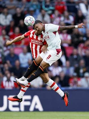 EINDHOVEN - (lr) Armando Obispo of PSV Eindhoven, Kaua Elias of FC Shakhtar Donetsk during the UEFA Champions League match between PSV Eindhoven and Shakhtar Donetsk at the Philips Stadium on 10 September 2026 in Eindhoven, the Netherlands. MAURICE VAN STEEN ANP xVIxANPxSportx xxANPxIVx 567915567 originalFilename: 567915567.jpg