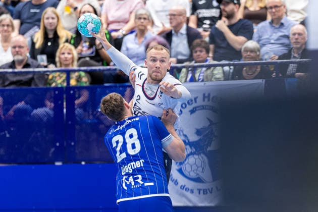(L-R) Hendrik Wagner (TBV Lemgo Lippe, 28) im Zweikampf mit Simon Pytlick (SG Flensburg-Handewitt, 02) GER, TBV Lemgo Lippe vs. SG Flensburg-Handewitt, Handball, 1. Bundesliga, 4. Spieltag, Spielzeit 2026 2027, 10.09.2026 GER, TBV Lemgo Lippe vs. SG Flensburg-Handewitt, Handball, 1. Bundesliga, 4. Spieltag, Spielzeit 2026 2027, 10.09.2026 Lemgo Copyright: xEibner-Pressefoto JanxRollingerx EP_JSK