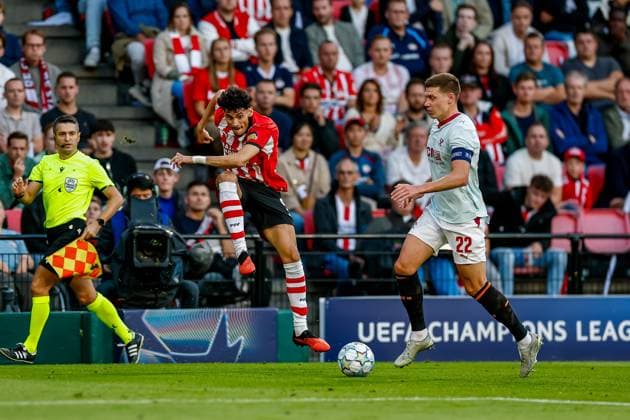 EINDHOVEN , 10-09-2026 , Philips stadium, season 2026 2027 , UEFA Champions League football , match between PSV and Shakhtar Donetsk, picture shows PSV player Ricardo Pepi and Shakhtar Donetsk player Mykola Matvijenko PSV - Shakhtar Donetsk  x206825376x Copyright: