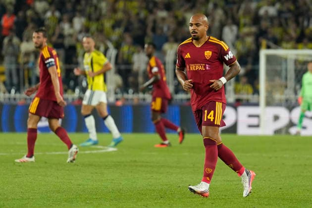 September 10, 2026, Kadikoy, Istanbul, Turkey: Donyell Malen (C) of AS Roma looks on during the UEFA Champions League - League Phase, Matchday 1 - football match between Fenerbahce and AS Roma at Sukru Saracoglu Stadium in Istanbul, Turkey, on September 10, 2026. UEFA Champions League - Fenerbahce V AS Roma  - ZUMAu194 20260910_zip_u194_015 Copyright: xTolgaxUluturkx