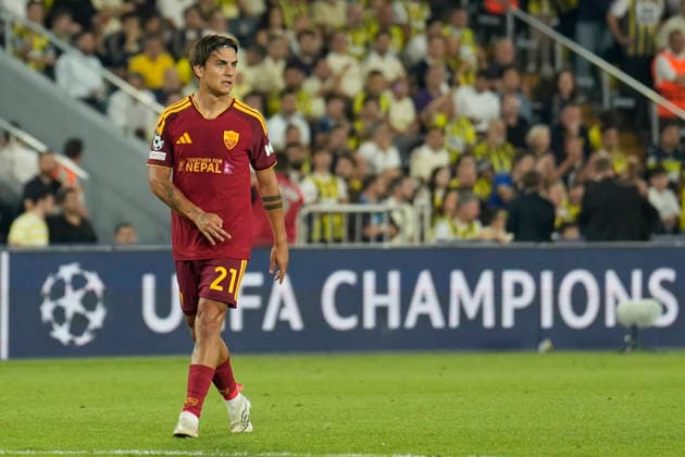 September 10, 2026, Kadikoy, Istanbul, Turkey: Paulo Dybala (C) of AS Roma looks on during the UEFA Champions League - League Phase, Matchday 1 - football match between Fenerbahce and AS Roma at Sukru Saracoglu Stadium in Istanbul, Turkey, on September 10, 2026. Kadikoy Turkey - ZUMAu194 20260910_zip_u194_016 Copyright: xTolgaxUluturkx