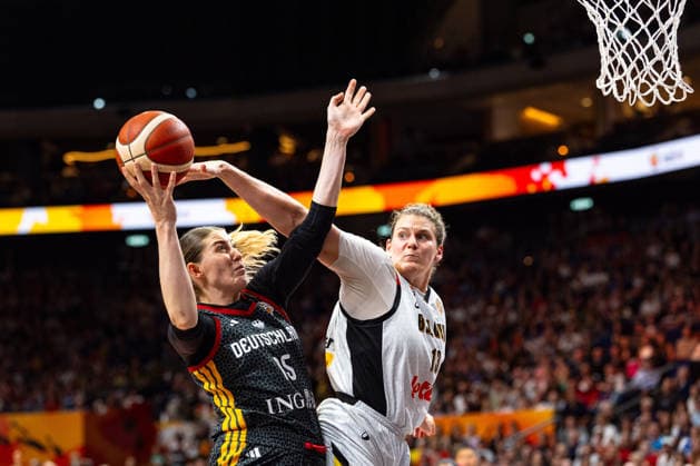 Luisa Geiselsoder (Deutschland, 15) beim Korbleger, Kyara Linskens (Belgien, 13), GER, Belgien vs. Deutschland, Basketball, FIBA Women s World Cup 2026, Viertelfinale, 10.09.2026 GER, Belgien vs. Deutschland, Basketball, FIBA Women s World Cup 2026, Viertelfinale, 10.09.2026 Berlin Copyright: xEibner-Pressefoto MaxxVincenx EP_MVN