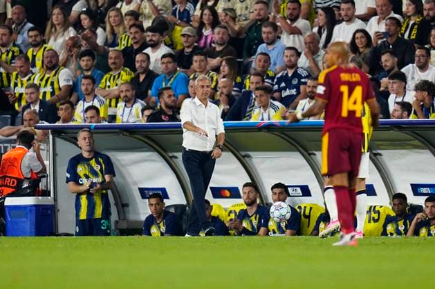 10.09 2026 - SOCCER - 2026 27 UEFA CHAMPIONS LEAGUE League Phase Fenerbahce SK v AS Roma Manager of Fenerbahce, Ismail Kartal looks on during the match ISTANBUL Fenerbahce Sükrü Saracoglu Spor Kompleksi Istanbul TURKEY Copyright: xYagizxGurtugx xPsxImagesxYagizxGurtugx xPsxImagesx