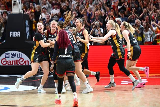 Belgium v Germany - FIBA Women s Basketball World Cup 2026 Quarter-Final BERLIN, GERMANY - SEPTEMBER 10 : players of Germany celebrates the victory after the FIBA Women s Basketball World Cup quarter final match between Belgium and Germany in Berlin on September 10, 2026 in Berlin, Germany, 10 09 2026 Berlin Germany  Copyright: xVincentxKalutx