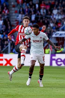 EINDHOVEN - Vinicius Tobias of Shakhtar Donetsk battles for possession with Ruben van Bommel of PSV Eindhoven ahead of the UEFA Champions League match between PSV Eindhoven and Shakhtar Donetsk at the Philips Stadium on 10 September 2026 in Eindhoven, the Netherlands. MARCEL TER BALS ANP UEFA Champions League 2026 27 xVIxANPxSportx xMarcelxterxBalsxIVx 567917306 originalFilename: 567917306.jpg