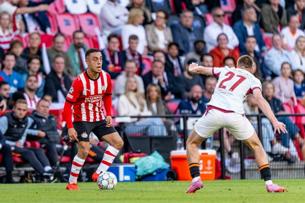 EINDHOVEN - (L) PSV Eindhoven defender Sergino Dest during the UEFA Champions League match between PSV and Shakhtar Donetsk in Philips Stadion on 10 september 2026 in Eindhoven, Nederland. (Photo by DeFodi Images) -