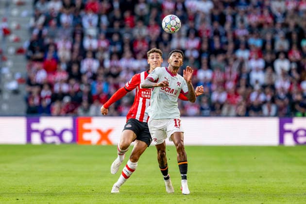 EINDHOVEN - (l-r) PSV Eindhoven forward Ruben van Bommel and Shakhtar Donetsk defender Vinicius Tabios during the UEFA Champions League match between PSV and Shakhtar Donetsk at Philips Stadion on 10 September 2026 in Eindhoven, Nederland. (Photo by DeFodi Images) -