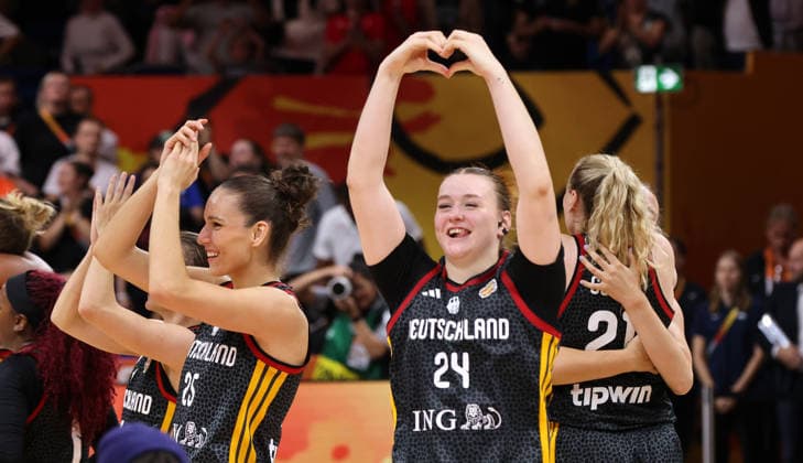 Lina Sontag, deutsche Mannschaft jubelt nach Spielende und erreicht das Halbfinale Basketball FIBA World Cup Weltmeisterschaft Frauen WM Saison 2026 2027 10.09.2026 Belgien BEL vs DBB Deutschland GER