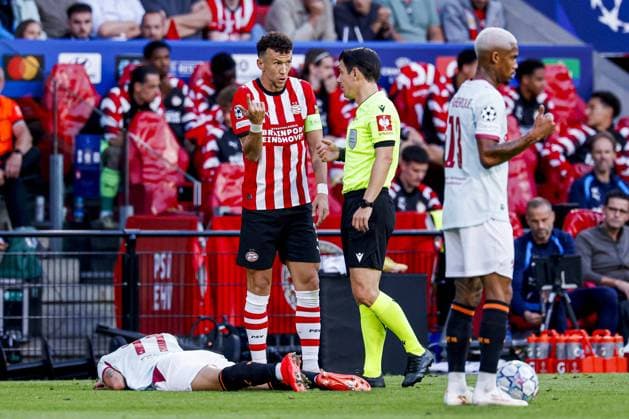 EINDHOVEN - Ivan Perisic of PSV Eindhoven in conversation with referee Umut Meler ahead of the UEFA Champions League match between PSV Eindhoven and Shakhtar Donetsk at the Philips Stadium on September 10, 2026, in Eindhoven, the Netherlands. MARCEL TER BALS ANP UEFA Champions League 2026 27 xVIxANPxSportx xMarcelxterxBalsxIVx 567918499 originalFilename: 567918499.jpg
