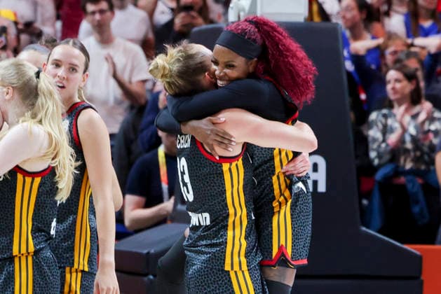 Leonie Fiebich (Germany) und Alexis Peterson (Germany) cheer during the FIBA Women s Basketball World Cup Germany 2026 Quarter-Final match between Belgium and Germany at Berlin Arena on September 10, 2026 in Berlin, Germany. (Photo by Marco Steinbrenner DeFodi Images) -