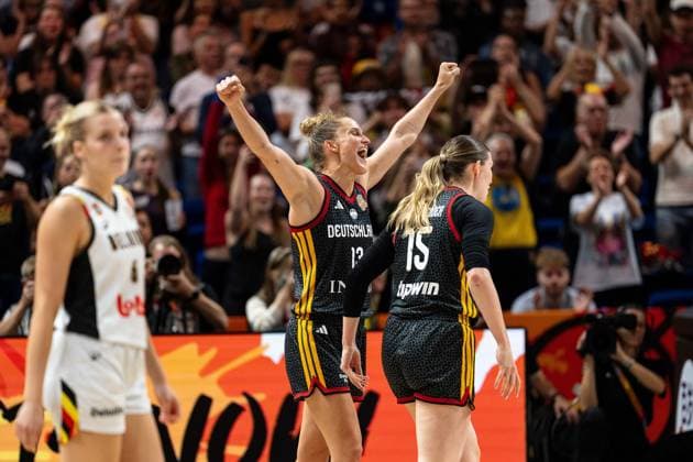 Leonie Fiebich (Deutschland, 13) und Luisa Geiselsoder (Deutschland, 15) jubelt Jubel nach Sieg Spielende, GER, Belgien vs. Deutschland, Basketball, FIBA Women s World Cup 2026, Viertelfinale, 10.09.2026 GER, Belgien vs. Deutschland, Basketball, FIBA Women s World Cup 2026, Viertelfinale, 10.09.2026 Berlin Copyright: xEibner-Pressefoto MaxxVincenx EP_MVN