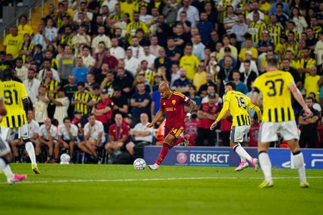 10.09 2026 - SOCCER - 2026 27 UEFA CHAMPIONS LEAGUE League Phase Fenerbahce SK v AS Roma Donyell Malen of AS Roma is in action ISTANBUL Fenerbahce Sükrü Saracoglu Spor Kompleksi Istanbul TURKEY Copyright: xYagizxGurtugx xPsxImagesxYagizxGurtugx xPsxImagesx