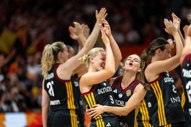 Emma Eichmeyer (Deutschland, 09), Britta Daub (Deutschland, 19) jubelt Jubel nach Sieg Spielende, GER, Belgien vs. Deutschland, Basketball, FIBA Women s World Cup 2026, Viertelfinale, 10.09.2026 GER, Belgien vs. Deutschland, Basketball, FIBA Women s World Cup 2026, Viertelfinale, 10.09.2026 Berlin Copyright: xEibner-Pressefoto MaxxVincenx EP_MVN