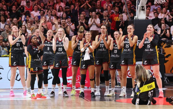 deutsche Mannschaft jubelt nach Spielende und erreicht das Halbfinale Basketball FIBA World Cup Weltmeisterschaft Frauen WM Saison 2026 2027 10.09.2026 Belgien BEL vs DBB Deutschland GER