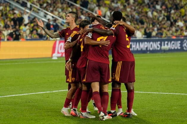 September 10, 2026, Kadikoy, Istanbul, Turkey: Bryan Cristante of AS Roma celebrates with his teammates after scoring his team s first goal during the UEFA Champions League - League Phase, Matchday 1 - football match between Fenerbahce and AS Roma at Sukru Saracoglu Stadium in Istanbul, Turkey, on September 10, 2026. UEFA Champions League - Fenerbahce V AS Roma  - ZUMAu194 20260910_zip_u194_023 Copyright: xTolgaxUluturkx