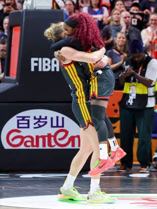 Leonie Fiebich (Germany) und Alexis Peterson (Germany) cheer during the FIBA Women s Basketball World Cup Germany 2026 Quarter-Final match between Belgium and Germany at Berlin Arena on September 10, 2026 in Berlin, Germany. (Photo by Marco Steinbrenner DeFodi Images) -