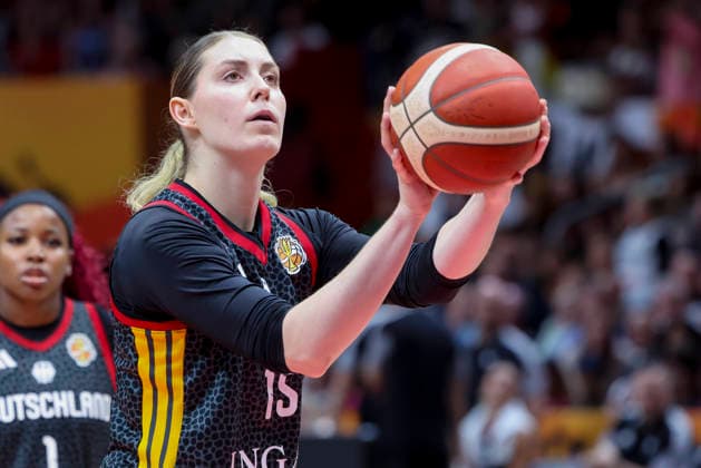 Luisa Geiselsoder (Germany) controls the ball during the FIBA Women s Basketball World Cup Germany 2026 Quarter-Final match between Belgium and Germany at Berlin Arena on September 10, 2026 in Berlin, Germany. (Photo by Marco Steinbrenner DeFodi Images) -