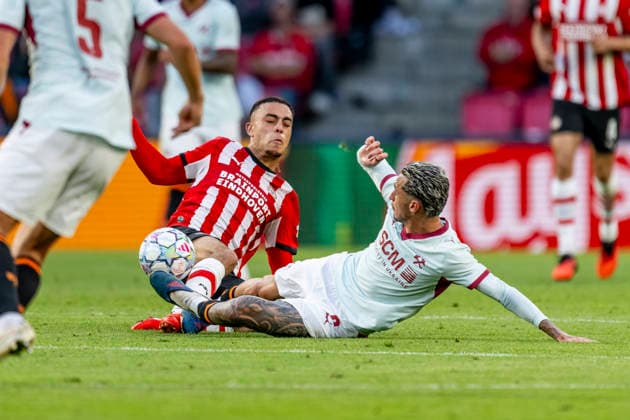 EINDHOVEN - (l-r) PSV Eindhoven defender Sergino Dest and Shakhtar Donetsk midfielder Marlon Gomes; after a slide the goal for Shakhtar Donetsk is scored during the UEFA Champions League match between PSV and Shakhtar Donetsk at Philips Stadion on 10 september 2026 in Eindhoven, Nederland. (Photo by DeFodi Images) -