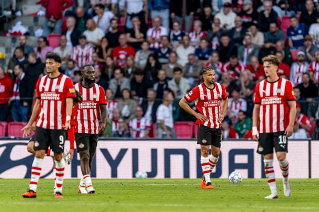 EINDHOVEN - PSV players are disappointed after the goal by Shakhtar Donetsk midfielder Gleiker Mendoza during the UEFA Champions League match between PSV and Shakhtar Donetsk at Philips Stadion on 10 september 2026 in Eindhoven , Nederland. (Photo by DeFodi Images) -