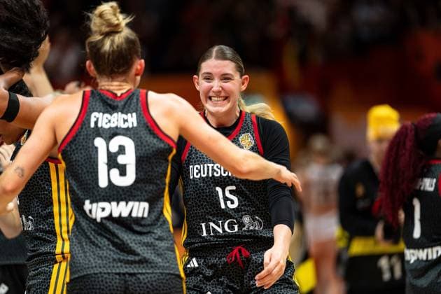 Leonie Fiebich (Deutschland, 13) und Luisa Geiselsoder (Deutschland, 15) jubelt Jubel nach Sieg Spielende, GER, Belgien vs. Deutschland, Basketball, FIBA Women s World Cup 2026, Viertelfinale, 10.09.2026 GER, Belgien vs. Deutschland, Basketball, FIBA Women s World Cup 2026, Viertelfinale, 10.09.2026 Berlin Copyright: xEibner-Pressefoto MaxxVincenx EP_MVN