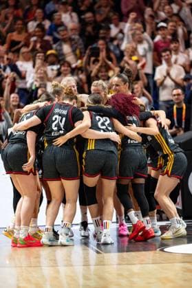 deutsche Mannschaft jubelt Jubel nach Sieg Spielende, Luisa Geiselsoder (Deutschland, 15), Lina Sontag (Deutschland, 24), Emily Bessoir (Deutschland, 22), Alexis Peterson (Deutschland, 01), GER, Belgien vs. Deutschland, Basketball, FIBA Women s World Cup 2026, Viertelfinale, 10.09.2026 GER, Belgien vs. Deutschland, Basketball, FIBA Women s World Cup 2026, Viertelfinale, 10.09.2026 Berlin Copyright: xEibner-Pressefoto MaxxVincenx EP_MVN