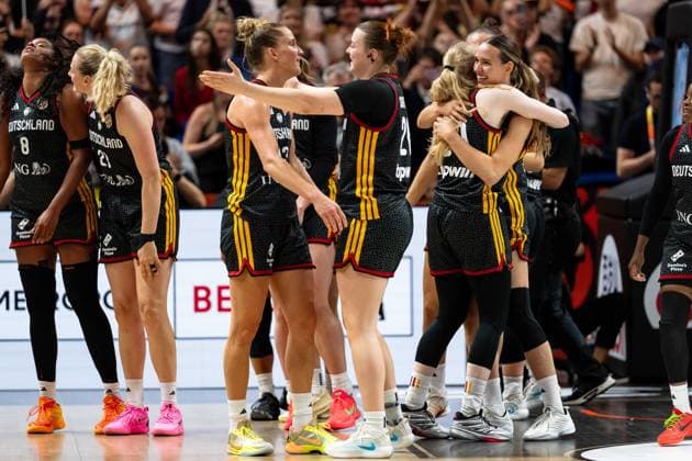Nyara Sabally (Deutschland, 08), Marie Guelich (Deutschland, 21), Leonie Fiebich (Deutschland, 13), Lina Sontag (Deutschland, 24), Frieda Buehner (Deutschland, 20), Emily Bessoir (Deutschland, 22) jubelt Jubel nach Sieg Spielende, GER, Belgien vs. Deutschland, Basketball, FIBA Women s World Cup 2026, Viertelfinale, 10.09.2026 GER, Belgien vs. Deutschland, Basketball, FIBA Women s World Cup 2026, Viertelfinale, 10.09.2026 Berlin Copyright: xEibner-Pressefoto MaxxVincenx EP_MVN