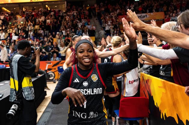 Alexis Peterson (Deutschland, 01) jubelt Jubel nach Sieg Spielende mit den Fans, GER, Belgien vs. Deutschland, Basketball, FIBA Women s World Cup 2026, Viertelfinale, 10.09.2026 GER, Belgien vs. Deutschland, Basketball, FIBA Women s World Cup 2026, Viertelfinale, 10.09.2026 Berlin Copyright: xEibner-Pressefoto MaxxVincenx EP_MVN