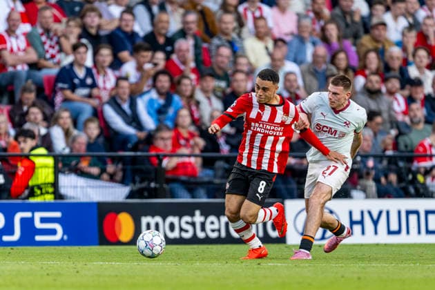 EINDHOVEN - (l-r) PSV Eindhoven defender Sergino Dest and Shakhtar Donetsk midfielder Oleh Ocheretko during the UEFA Champions League match between PSV and Shakhtar Donetsk at Philips Stadion on 10 September 2026 in Eindhoven, Nederland. (Photo by DeFodi Images) -