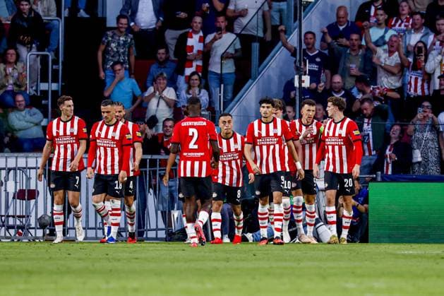 EINDHOVEN - Sergino Dest of PSV Eindhoven celebrates his team s first goal with his teammates during the UEFA Champions League match between PSV Eindhoven and Shakhtar Donetsk at the Philips Stadium on September 10, 2026, in Eindhoven, the Netherlands. MARCEL TER BALS ANP UEFA Champions League 2026 27 xVIxANPxSportx xMarcelxterxBalsxIVx 567923956 originalFilename: 567923956.jpg